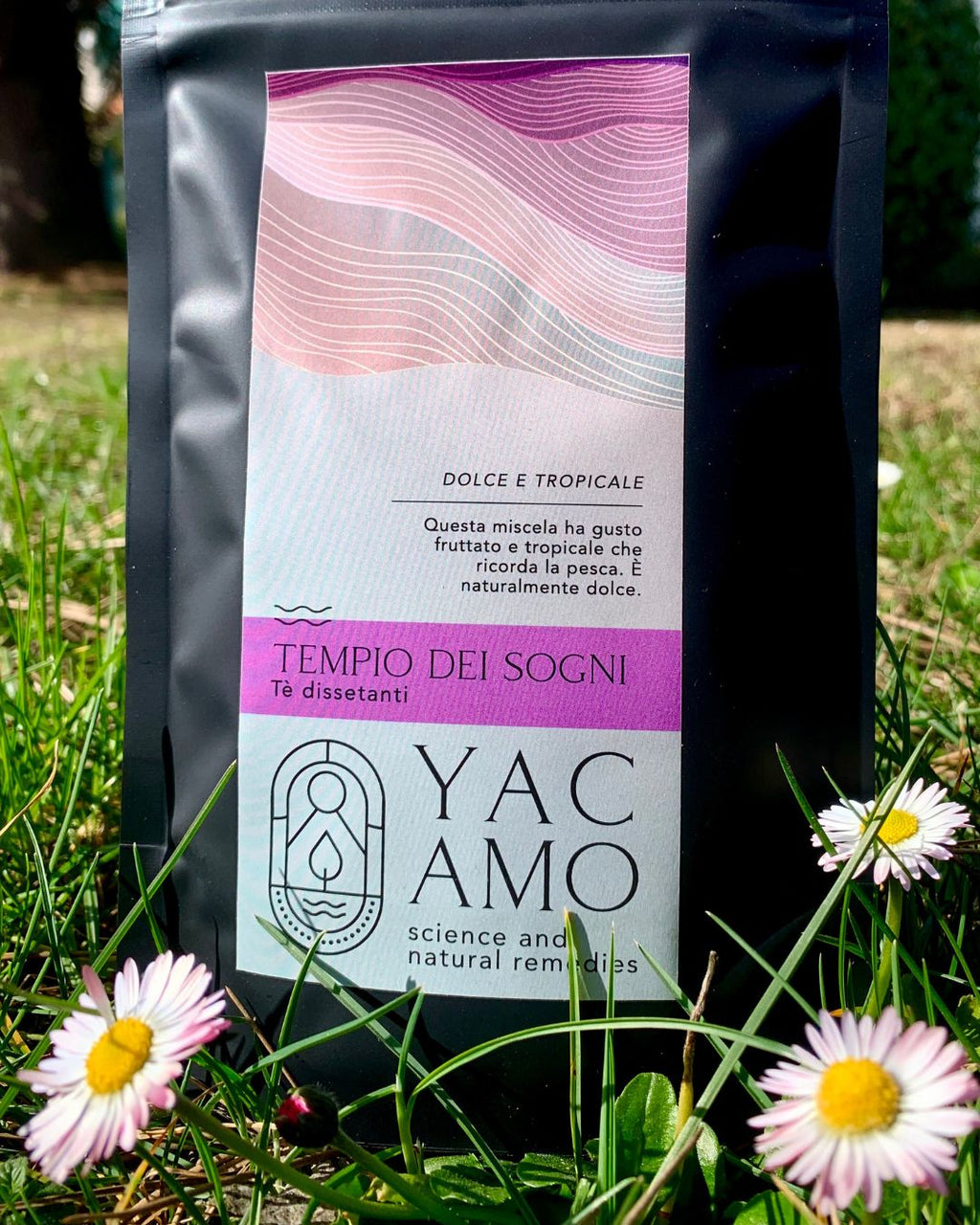 Yacamo Confezione Tè Verde Fruttato Tempo Dei Sogni 50 gr Sfondo con Fiori